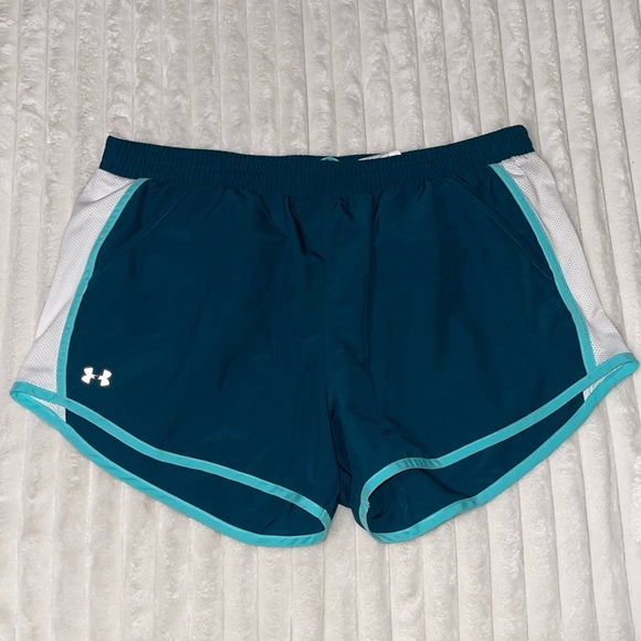 Under Armour Pants - Under Armour Shorts | Size Large
